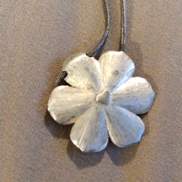 ❤️ Brighton Floriana brushed silver Flower Pendant Necklace - Picture 2 of 3